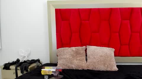 Scarlet online show from 12.17.25