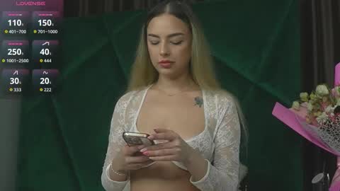 Scarlet online show from 09.19.25