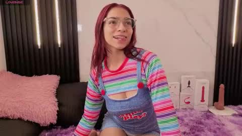 Snapshot of scarleth_red_ chatting on 10.18.25 I am Scarleth Check mi profile online show from 10.18.25
