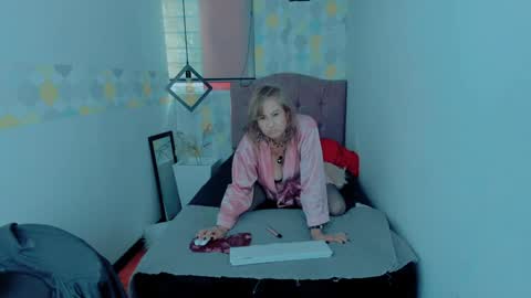 S C A R L E T online show from 12.21.24