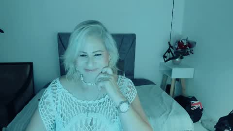 Snapshot of scarlethoot_ chatting on 06.01.26 S C A R L E T online show from 06.01.26