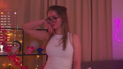 Snapshot of scarletliips chatting on 11.23.25 Maria online show from 11.23.25