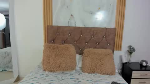 Scarlet Noir online show from 01.17.26