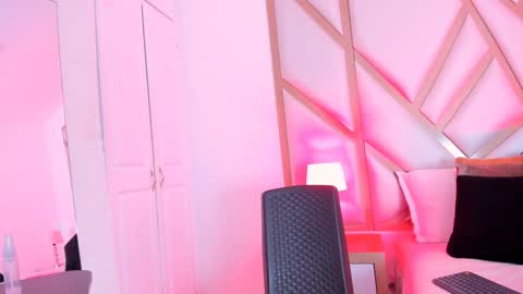 Snapshot of scarletpunk_ chatting on 12.04.24 Scarlet online show from 12.04.24