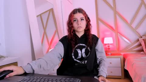 Snapshot of scarletpunk_ chatting on 12.07.24 Scarlet online show from 12.07.24