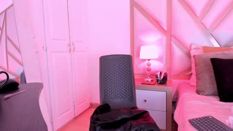 Snapshot of scarletpunk_ chatting on 12.11.24 Scarlet online show from 12.11.24