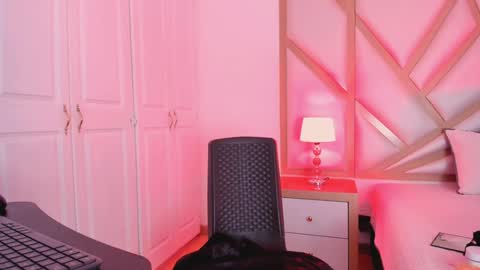 Snapshot of scarletpunk_ chatting on 12.13.24 Scarlet online show from 12.13.24