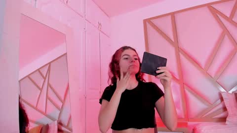 Snapshot of scarletpunk_ chatting on 12.20.24 Scarlet online show from 12.20.24