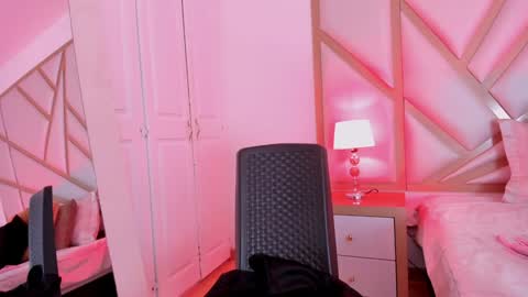 Snapshot of scarletpunk_ chatting on 12.20.24 Scarlet online show from 12.20.24