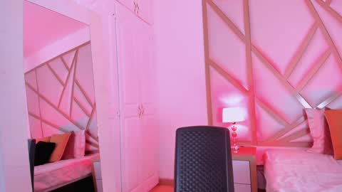 Snapshot of scarletpunk_ chatting on 12.21.24 Scarlet online show from 12.21.24