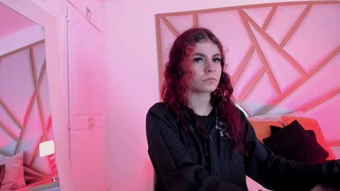 Snapshot of scarletpunk_ chatting on 01.04.25 Scarlet online show from 01.04.25