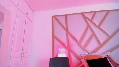 Snapshot of scarletpunk_ chatting on 01.04.25 Scarlet online show from 01.04.25