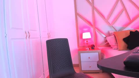 Snapshot of scarletpunk_ chatting on 01.08.25 Scarlet online show from 01.08.25