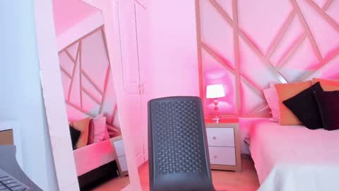 Snapshot of scarletpunk_ chatting on 01.10.25 Scarlet online show from 01.10.25