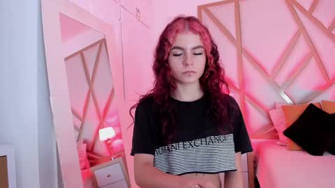 Snapshot of scarletpunk_ chatting on 01.11.25 Scarlet online show from 01.11.25