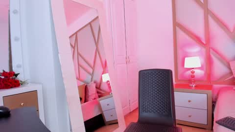 Snapshot of scarletpunk_ chatting on 01.11.25 Scarlet online show from 01.11.25