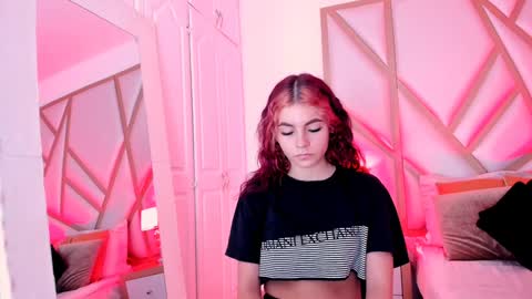 Snapshot of scarletpunk_ chatting on 02.01.25 Scarlet online show from 02.01.25