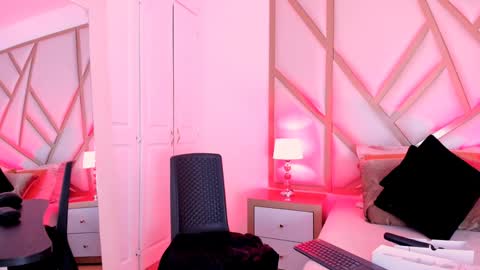 Snapshot of scarletpunk_ chatting on 02.03.25 Scarlet online show from 02.03.25