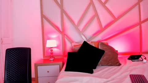 Snapshot of scarletpunk_ chatting on 02.04.25 Scarlet online show from 02.04.25