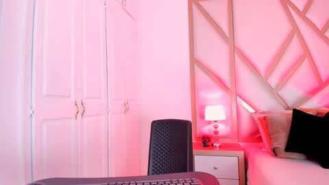 Snapshot of scarletpunk_ chatting on 02.05.25 Scarlet online show from 02.05.25