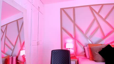 Snapshot of scarletpunk_ chatting on 02.08.25 Scarlet online show from 02.08.25