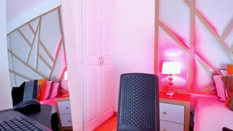 Snapshot of scarletpunk_ chatting on 02.10.25 Scarlet online show from 02.10.25