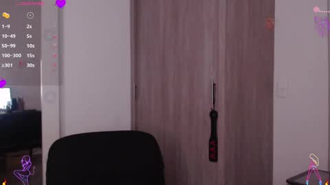 Scarlett Thumb up please help me 100 its important online show from 11.11.25