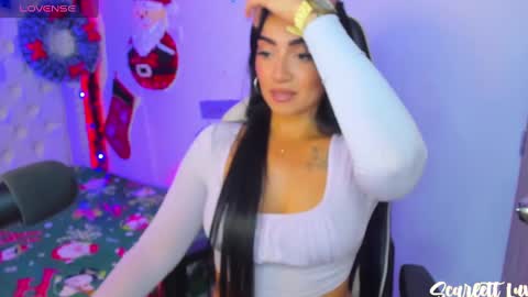 Snapshot of scarlett_luv chatting on 12.19.24 Kim online show from 12.19.24