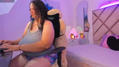 Snapshot of scarlett_moo chatting on 07.01.26 vanessa online show from 07.01.26