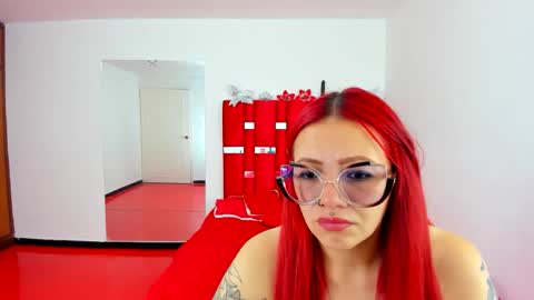 Snapshot of scarlett_red_11 chatting on 04.24.26 scarlett_red_11 online show from 04.24.26