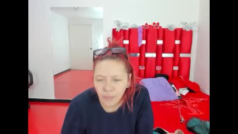 Snapshot of scarlett_red_11 chatting on 05.15.26 scarlett_red_11 online show from 05.15.26
