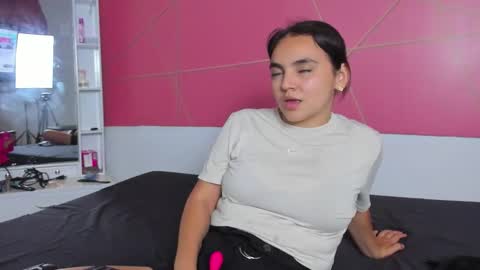 Isabella online show from 09.22.25