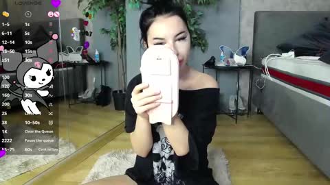 scarlettjakobs online show from 10.27.25