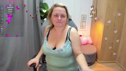 Snapshot of scarlettsoft chatting on 02.18.25 Scarlett online show from 02.18.25