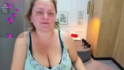 Snapshot of scarlettsoft chatting on 09.15.25 Scarlett online show from 09.15.25
