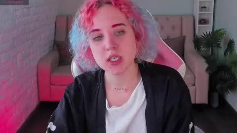 Snapshot of scarlettsparksxx chatting on 05.25.26 Scarlett online show from 05.25.26