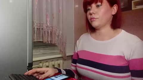 Snapshot of scarlettwave chatting on 12.01.25 Anya online show from 12.01.25