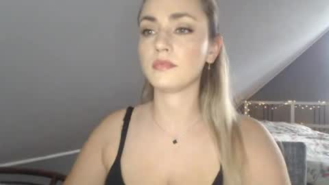 Snapshot of scarlettxblonde chatting on 06.10.26 ScarlettxBlonde online show from 06.10.26