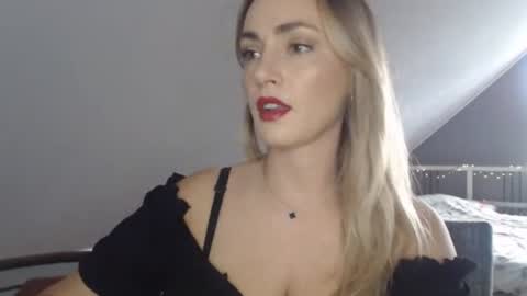 Snapshot of scarlettxblonde chatting on 06.18.26 ScarlettxBlonde online show from 06.18.26