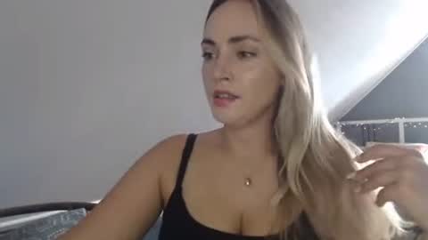 Snapshot of scarlettxblonde chatting on 07.22.26 ScarlettxBlonde online show from 07.22.26