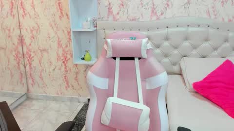 Scarlet online show from 12.22.25