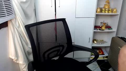 Snapshot of scarletxxxx chatting on 12.20.24 Queen Scarlet online show from 12.20.24