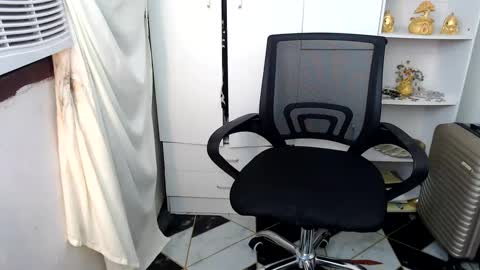 Snapshot of scarletxxxx chatting on 01.12.25 Queen Scarlet online show from 01.12.25