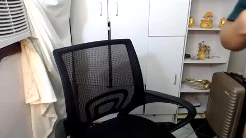 Snapshot of scarletxxxx chatting on 01.19.25 Queen Scarlet online show from 01.19.25