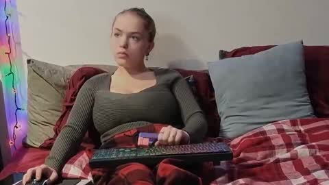 ScarredThighs online show from 12.15.25