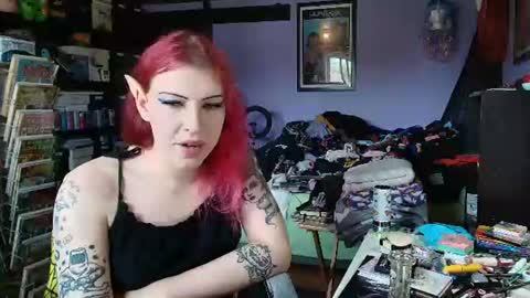 Snapshot of scary_sarah chatting on 06.25.26 Sarah Bones online show from 06.25.26