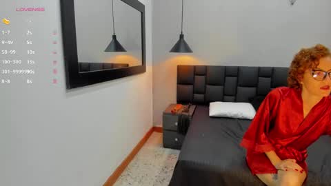 Snapshot of sccarlett_johnnson chatting on 02.12.25 Ines online show from 02.12.25