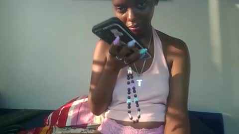 Snapshot of scentedfriction chatting on 09.17.25 scentedfriction online show from 09.17.25