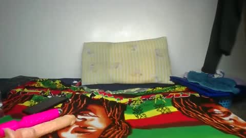 Snapshot of scentedfriction chatting on 09.30.25 scentedfriction online show from 09.30.25