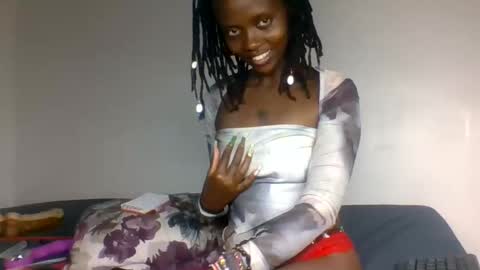 Snapshot of scentedfriction chatting on 11.15.25 scentedfriction online show from 11.15.25